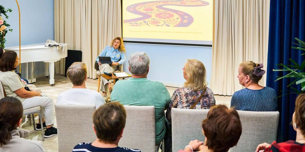 «Любовь сквозь поколения — искусство семейных отношений»: курс по психологии проведут в Центрах московского долголетия