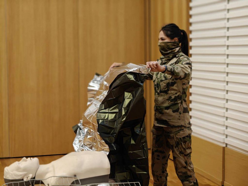 Сотрудники Росгвардии провели мастер — класс по тактической медицине для волонтёров в Москве