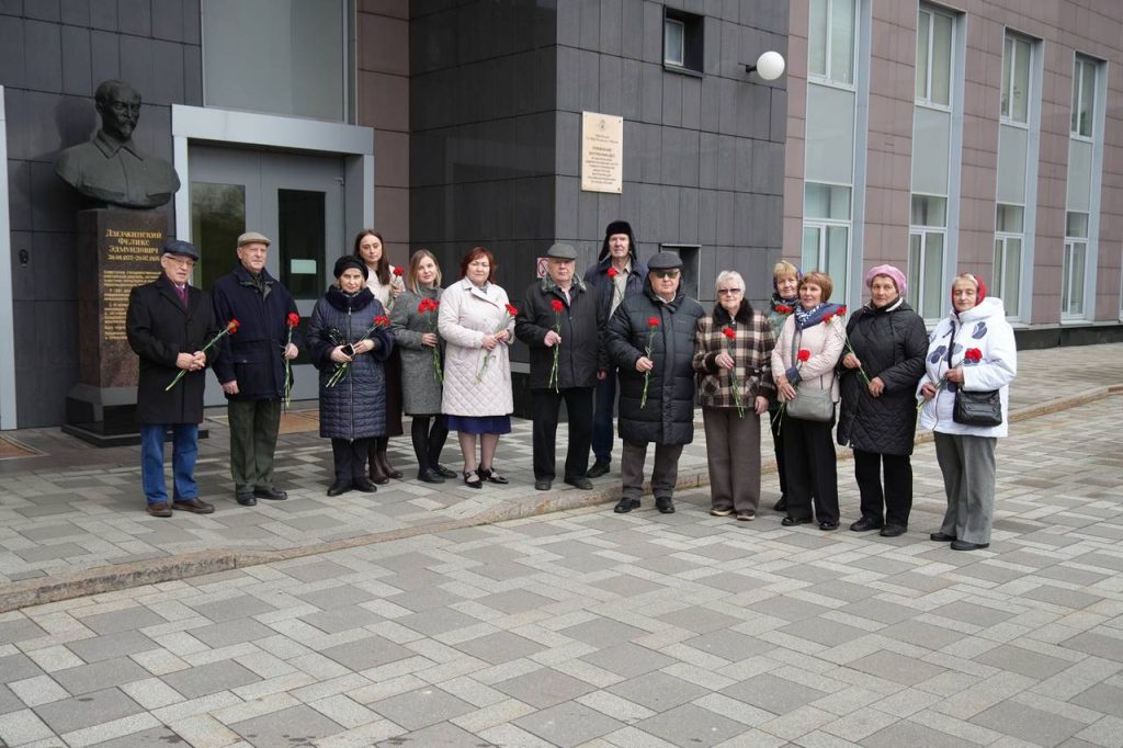 В УВД по ЦАО ГУ МВД России по г. Москве склонили головы о тех, кто отдал свою жизнь, стоя на страже закона