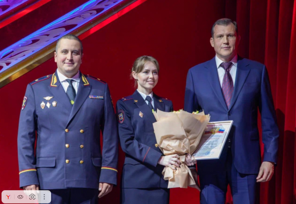 В московском цирке Никулина на Цветном бульваре полицейских поздравили с наступающим праздником