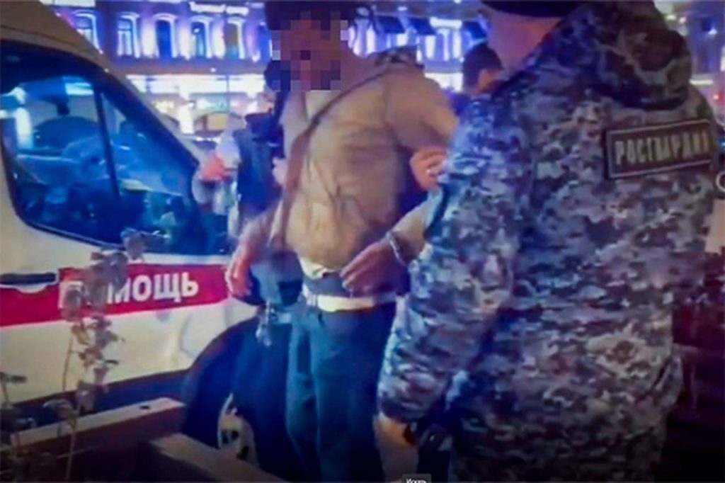 Московские росгвардейцы оказали помощь мужчине с приступом эпилепсии