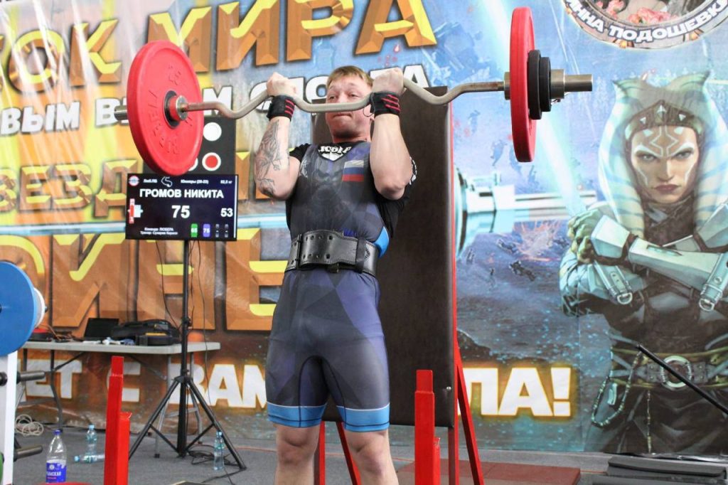 Сотрудник столичной Росгвардии в день создания пауэрлифтинга поделился достижениями в силовом виде спорта