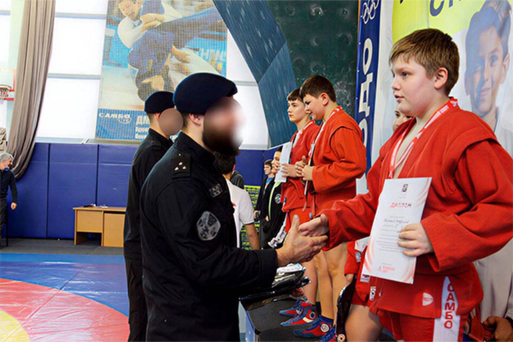 Сотрудники СОБР «Столица» столичного главка Росгвардии поздравили победителей и призеров турнира «Самбо-70»