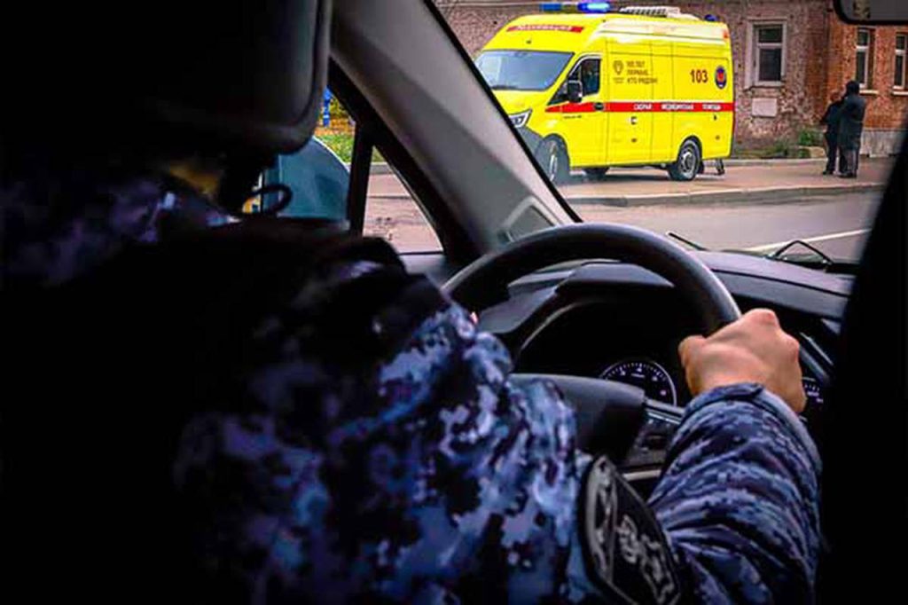 Московские росгвардейцы оказали помощь мужчине, потерявшему сознание