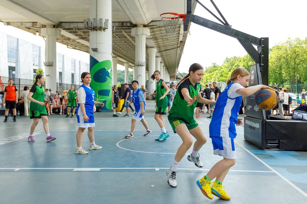 Во всех школах и колледжах Москвы действуют спортивные клубы