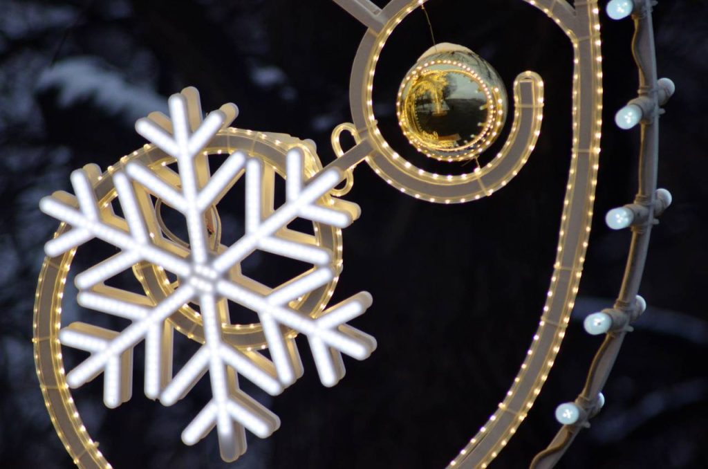 «Время Рождества», или Праздничную инсталляцию устанавливают в «Лужниках»