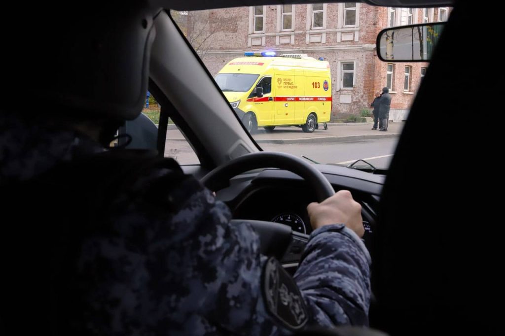 Росгвардейцы оказали помощь мужчине с сердечным недомоганием в Москве