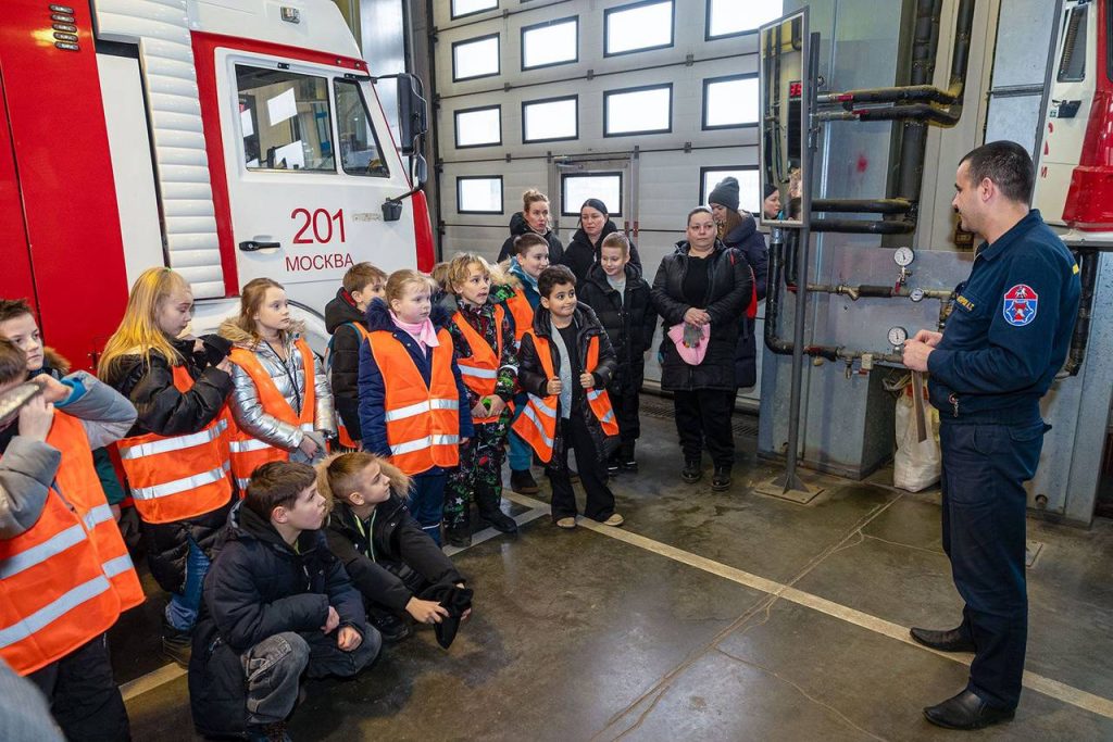 Спасательные службы проводят открытые уроки и экскурсии для столичных школьников