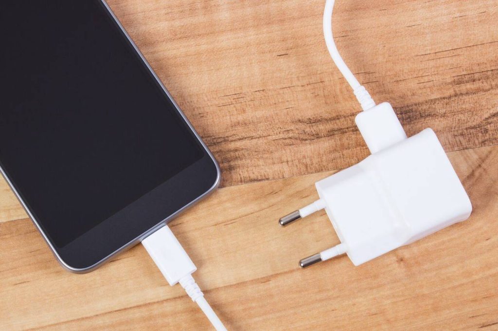 Заряжаем телефон безопасно