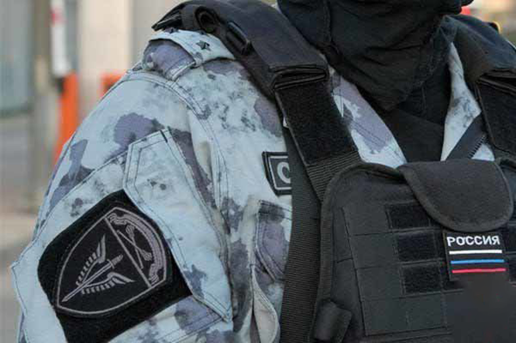 Сотрудник московского ОМОН «Авангард» Росгвардии пришел на помощь пострадавшим в серьезном ДТП