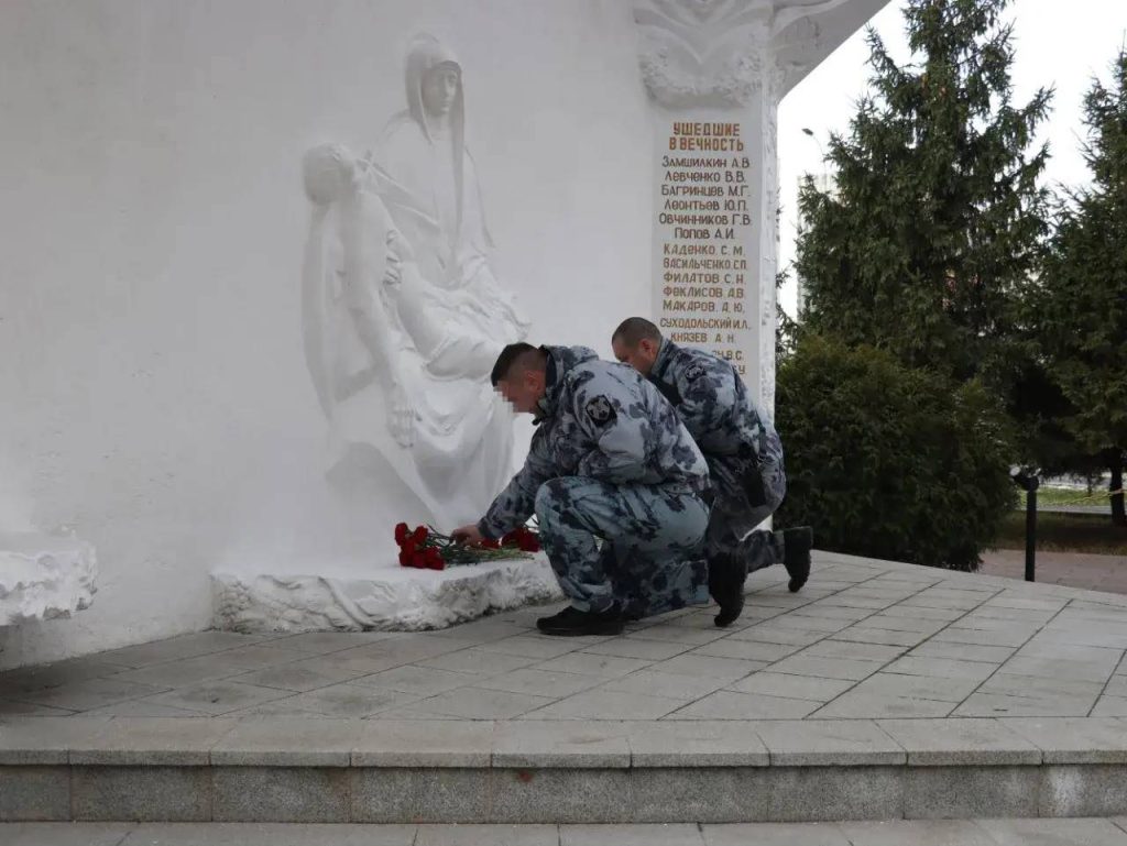 В День ветеранов войск правопорядка сотрудники ОМОН «Авангард» столичного главка Росгвардии почтили память погибших товарищей