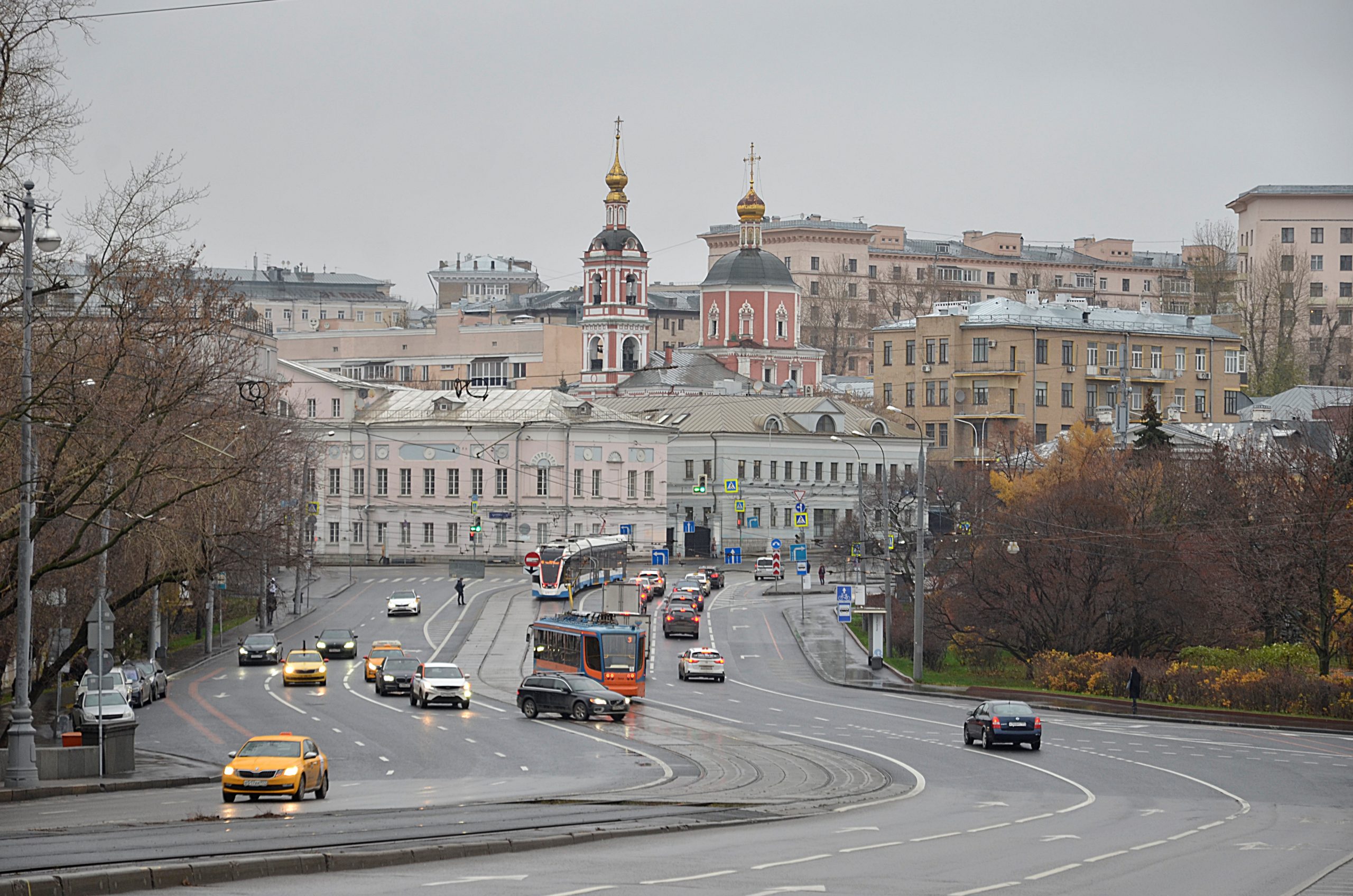 В связи с популярностью центра города среди туристов развитие здесь культурной инфраструктуры создает новые возможности знакомства с искусством и варианты для развлечений. Фото: Анна Быкова, «Вечерняя Москва»
