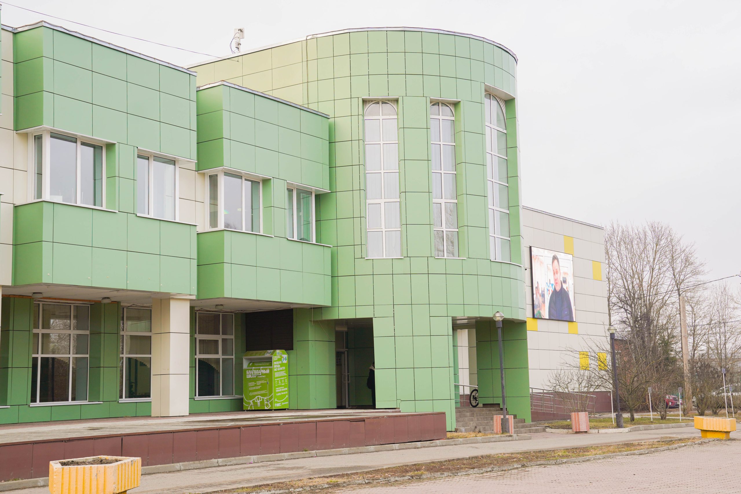 Волонтеры ТиНАО отправили в зону СВО более 700 комплектов маскировочных сетей. Фото: Ксения Догонашева, «Вечерняя Москва»