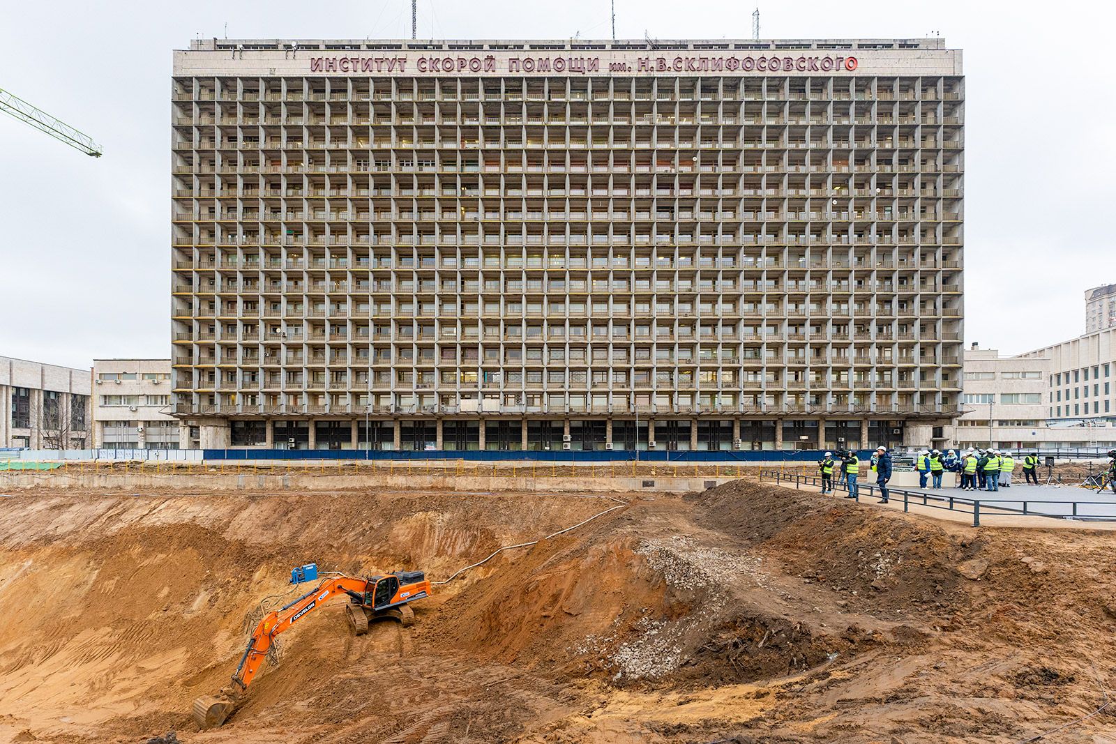 Сейчас ведется строительство котлована, объем которого будет более 300 тысяч кубических метров. Фото: пресс-служба Комплекса градостроительной политики и строительства города Москвы