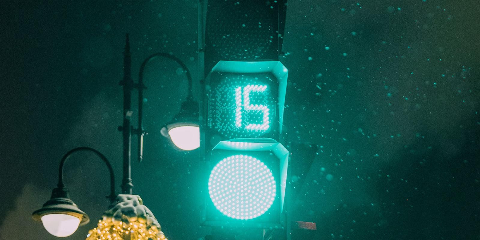 Перевод на зимний сезон делают в связи с изменением соотношения количества пешеходов и автомобилистов. Фото: пресс-служба Департамента транспорта и развития дорожно-транспортной инфраструктуры города Москвы