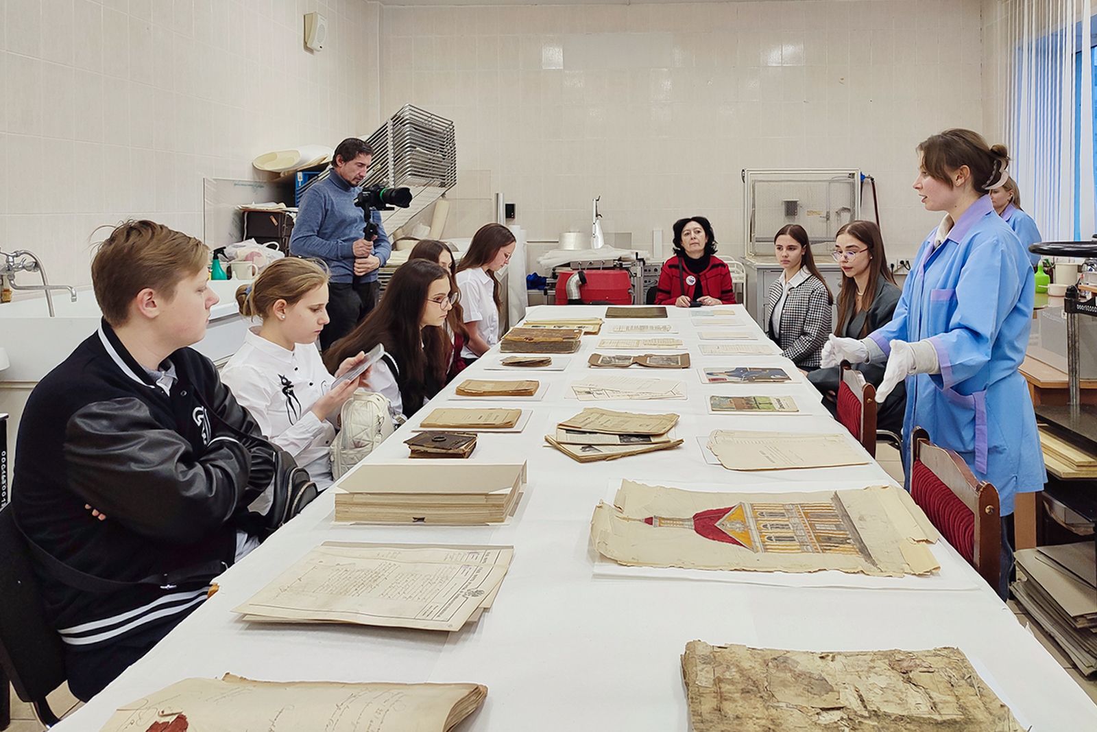 Специалисты расскажут молодым исследователям о методике изучения исторических источников, анализе подлинных материалов и технологии их хранения. Фото: Главархив Москвы