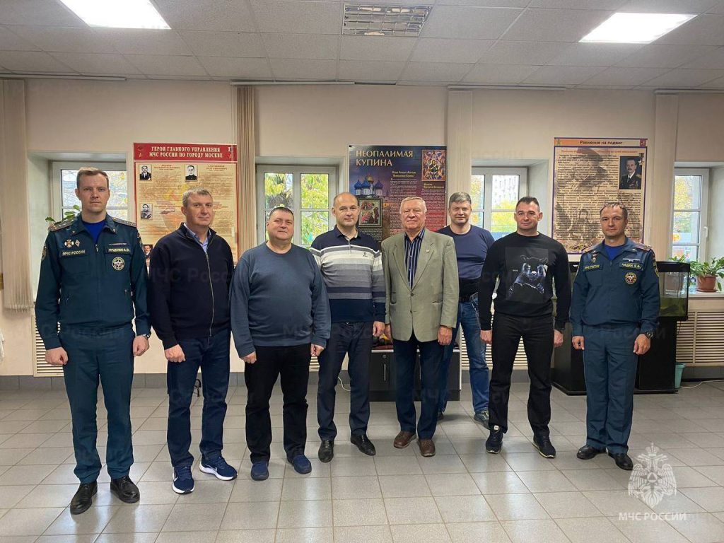 В Центральном административном округе прошли занятия по изучению современных систем связи для преподавателей Академии ГПС МЧС России