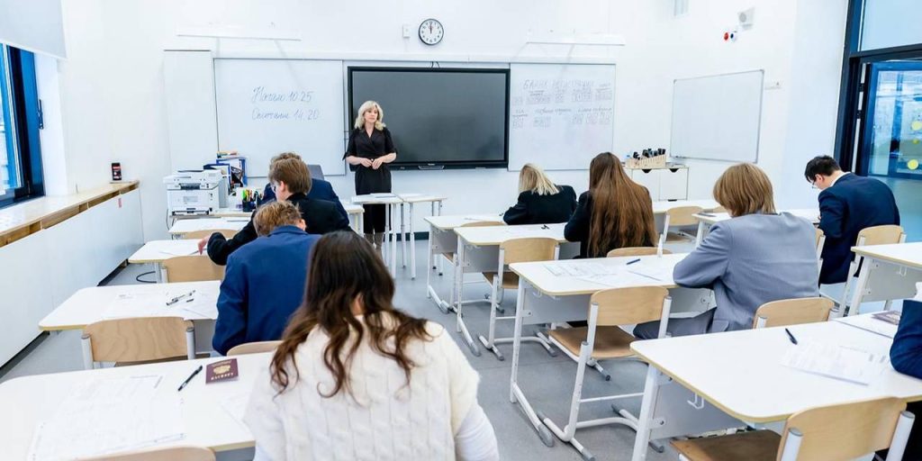 В столице начались контрольные работы в форме ЕГЭ для одиннадцатиклассников