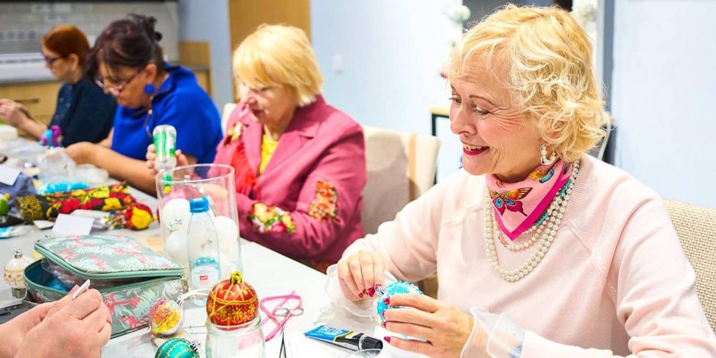 Участники проекта «Московское долголетие» создадут арт-объект для выставки «Свояси»