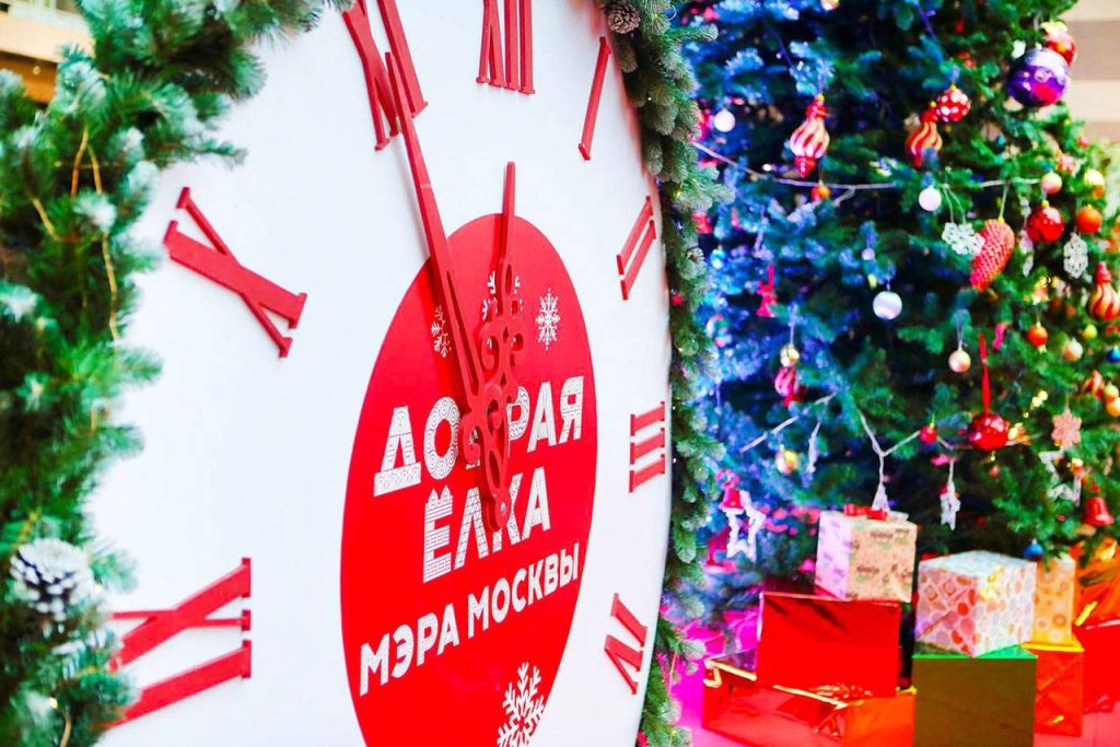 В Москве началась новогодняя акция «Добрая елка Мэра Москвы — 2026» для детей в больницах