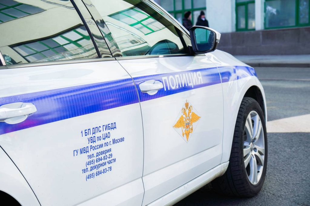 Сотрудниками полиции центра Москвы задержана соучастница телефонных аферистов, обманом получивших от пенсионерки более 10,8 млн рублей