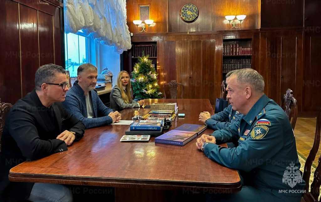 Начальник Главного управления МЧС России по г. Москве Вадим Уваркин передал Российской государственной библиотеке книги об истории пожарной охраны