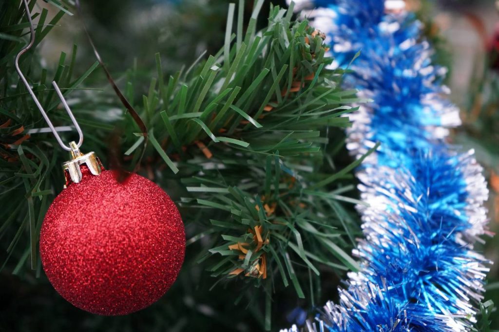 Раз, два, три, елка, не гори!