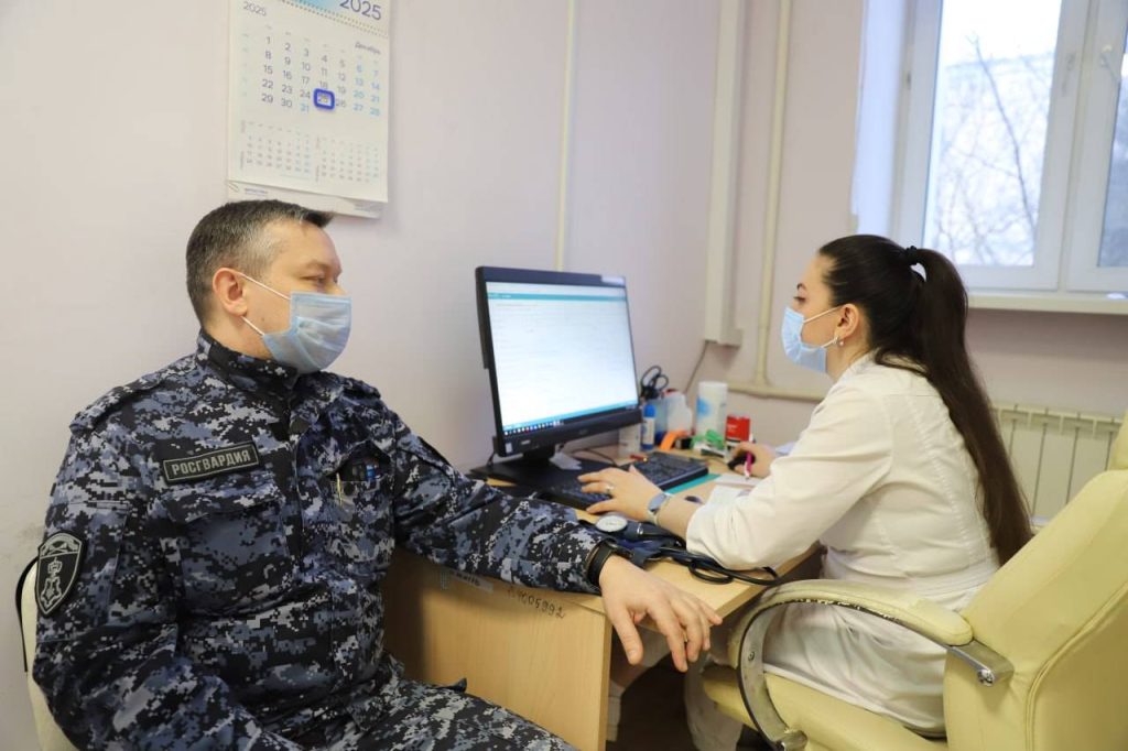 Сотрудники Росгвардии поддержали донорскую акцию «От сердца к сердцу» в Москве