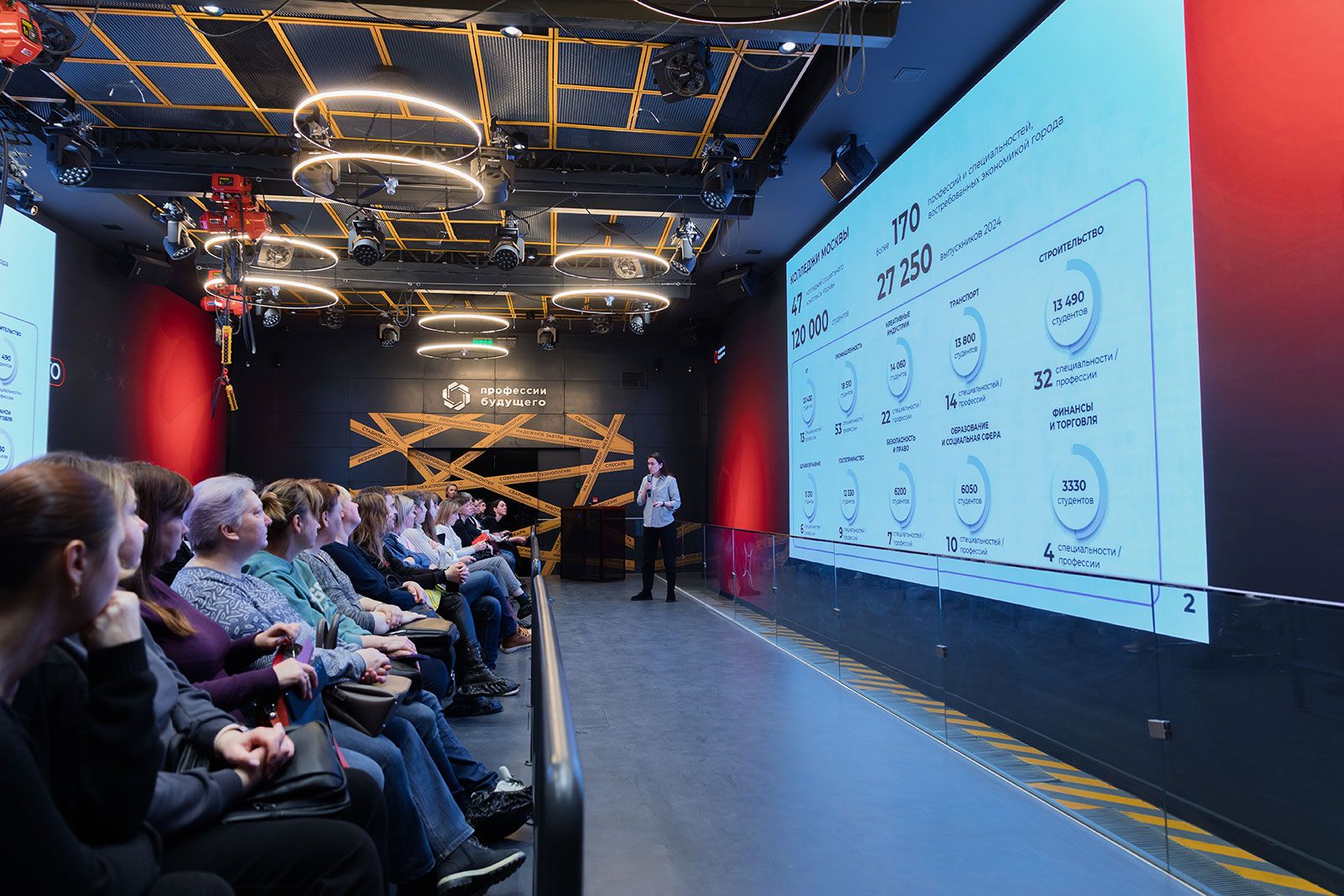 В рамках программы подросткам расскажут о трендах в ндустрии, о карьерном росте, а также о наиболее важных навыках в сфере. Фото: пресс-служба Департамента труда и социальной защиты населения города Москвы