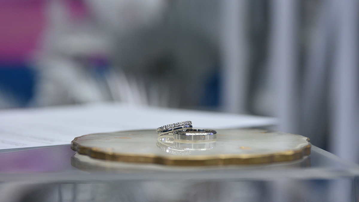 — В последний день года наши дворцы бракосочетания наполняются особым теплом: здесь создаются семьи, которые вступают в новую жизнь буквально вместе с наступающим годом. В этот день для будущих супругов доступны дворцы бракосочетания №1 и 4. 