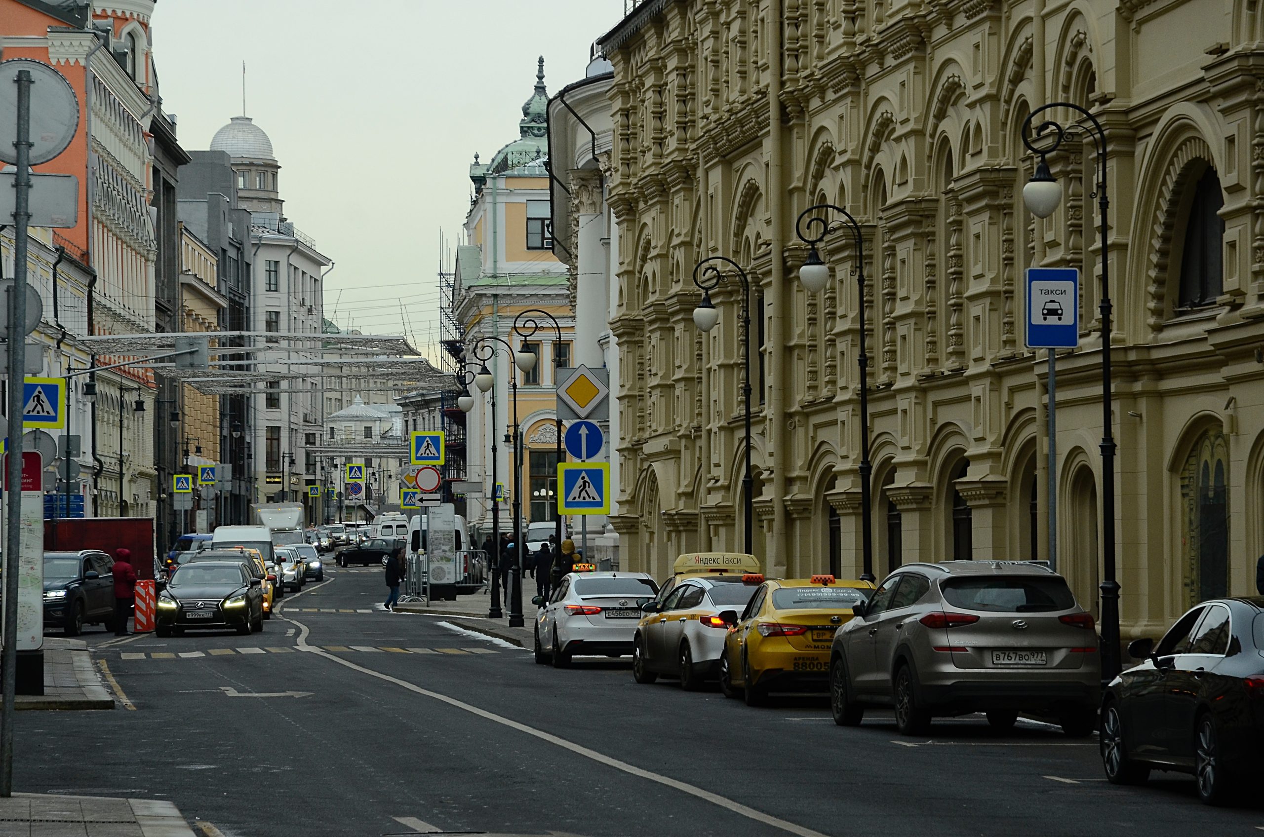 Участники казачьего общества «Кунцево» отправляют грузы бойцам СВО. Фото: Анна Быкова, «Вечерняя Москва»