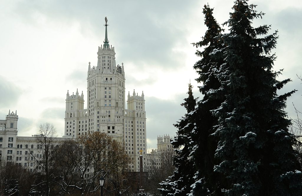 Около 500 тонн гумпомощи доставили в зону СВО волонтеры Северного округа Москвы