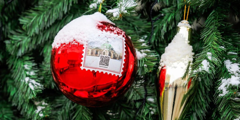 Тематическая ель снова появится у станции метро «Третьяковская»