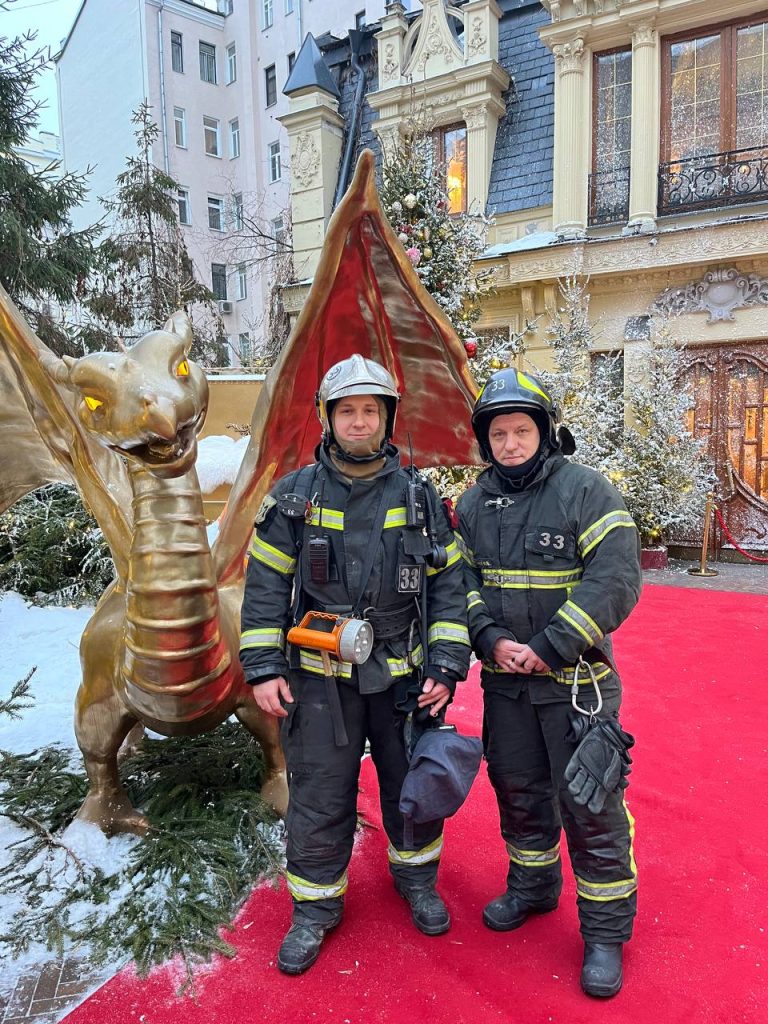 Без шампанского и встреч у друзей: как проходит Новый год у сотрудников служб экстренного реагирования