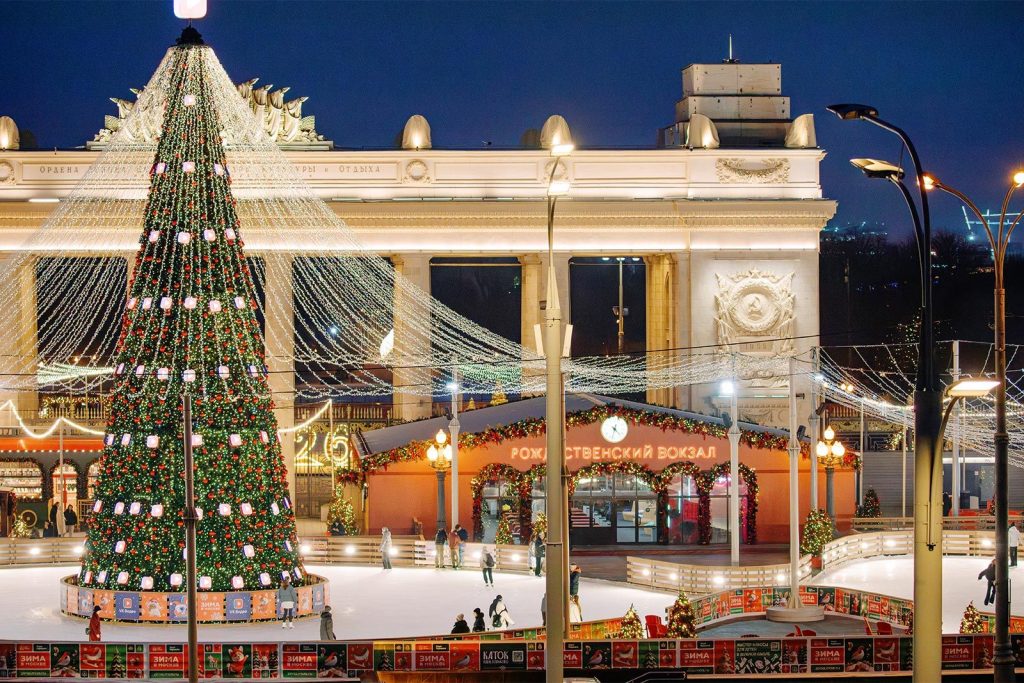 Ледовые арены столицы: москвичам рассказали о преимуществах катка в Парке Горького