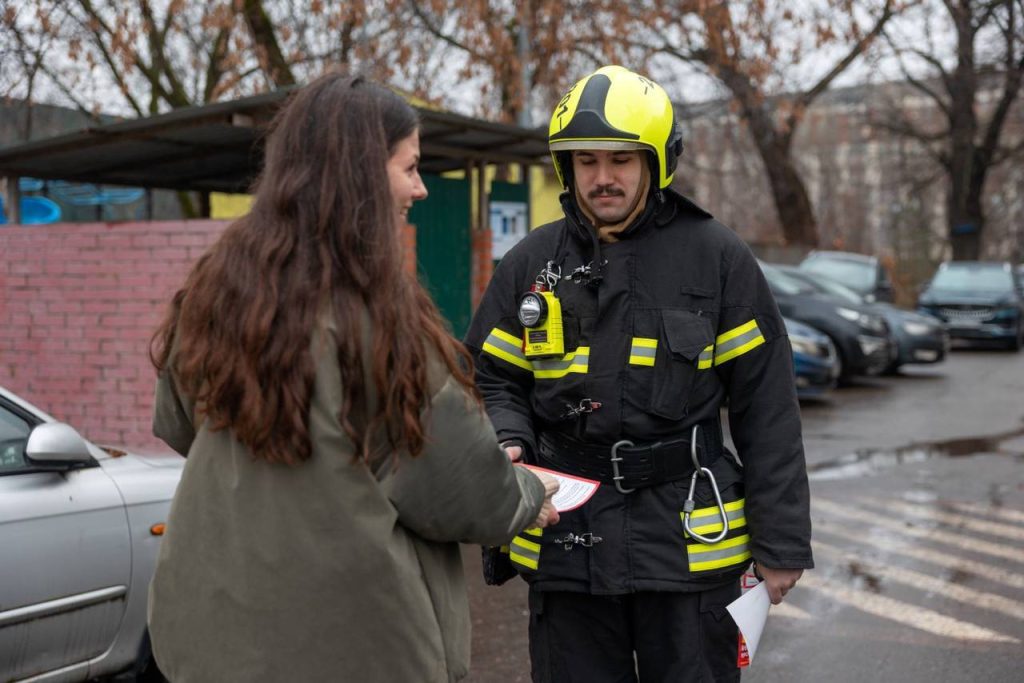 Профилактика – залог безопасности: как пожарные и спасатели столицы обеспечивают защиту горожан в новогодние праздники