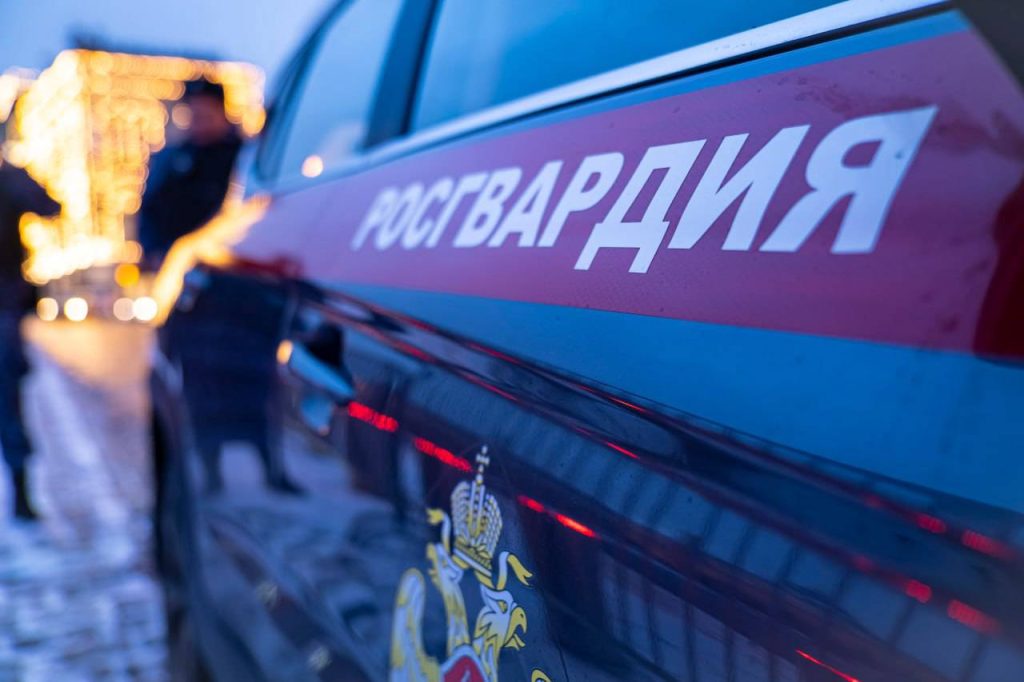 Росгвардейцы помогли пожилому мужчине в центре Москвы