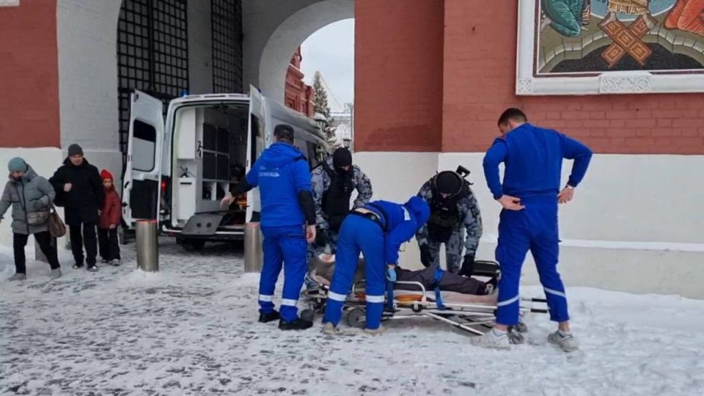 Столичные росгвардейцы вернули женщине утерянные личные вещи и документы