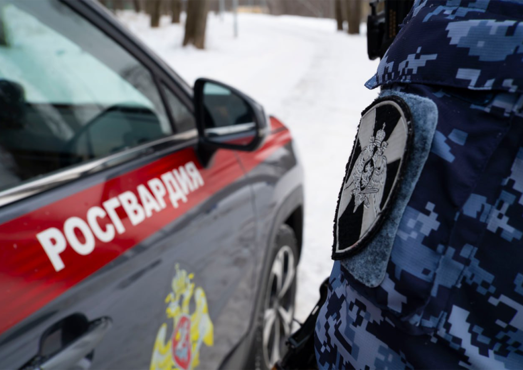 В  Москве сотрудники Росгвардии помогли пенсионеру с переломом ноги