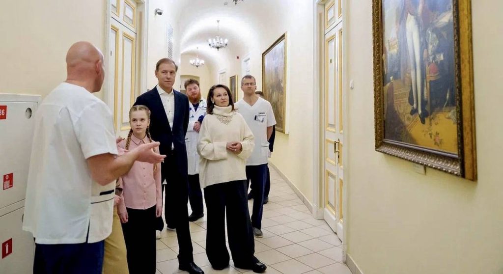 Исполнение детских мечт, или В рамках акции «Елка желаний» девочка смогла познакомиться с директором Института имени Склифосовского