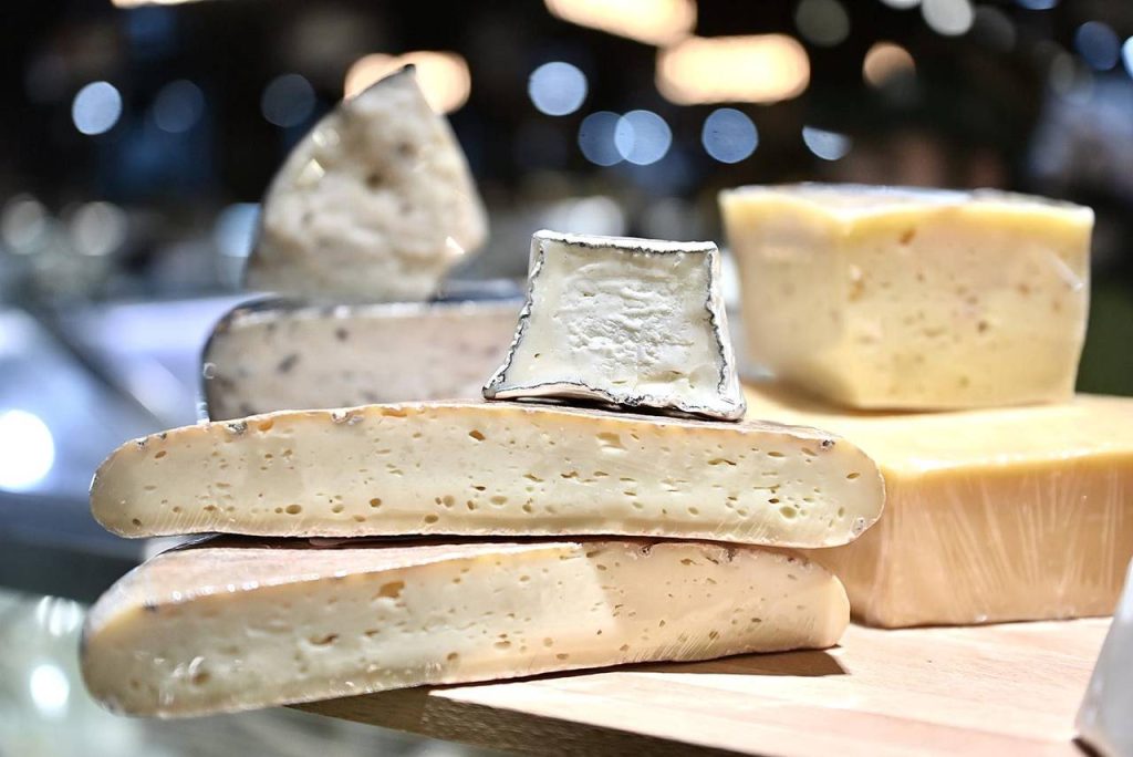 День любителей сыра, или Москвичам рассказали об ассортименте на ярмарках города