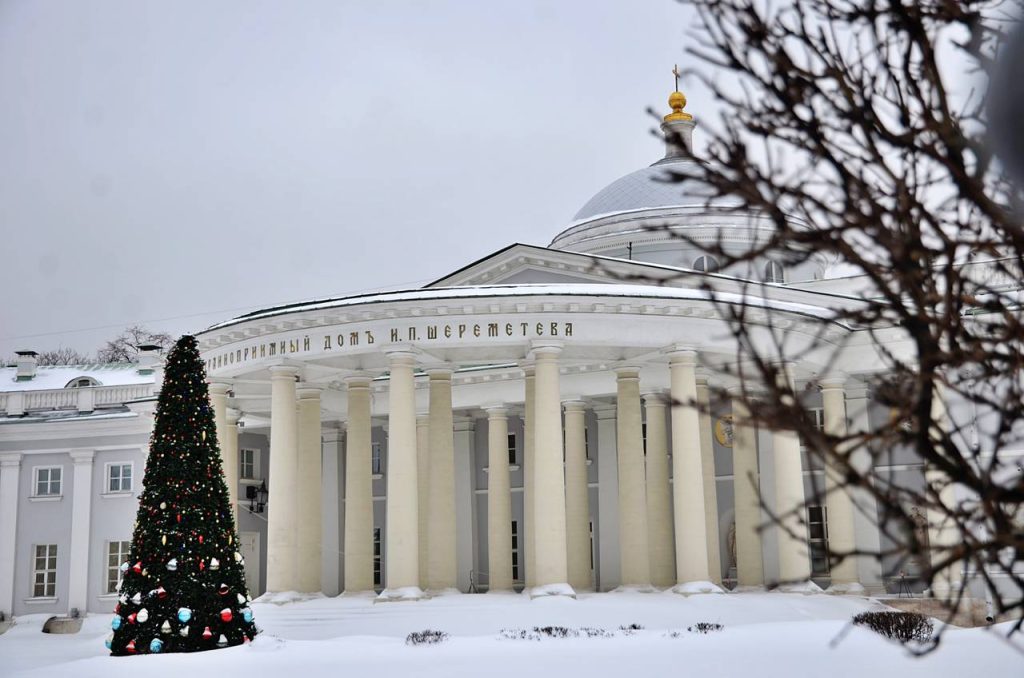 Пациентку с ожогом медузы спасли в Склифе