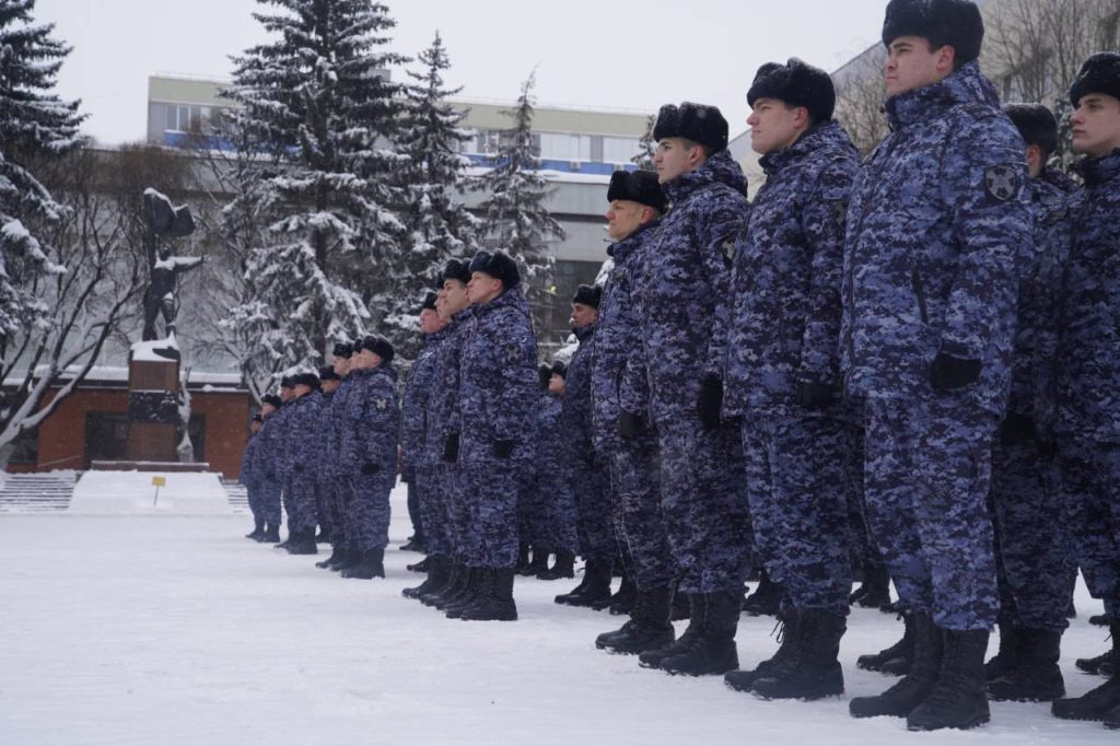 Более 130 росгвардейцев успешно завершили обучение в Центре профессиональной подготовки сотрудников вневедомственной охраны
