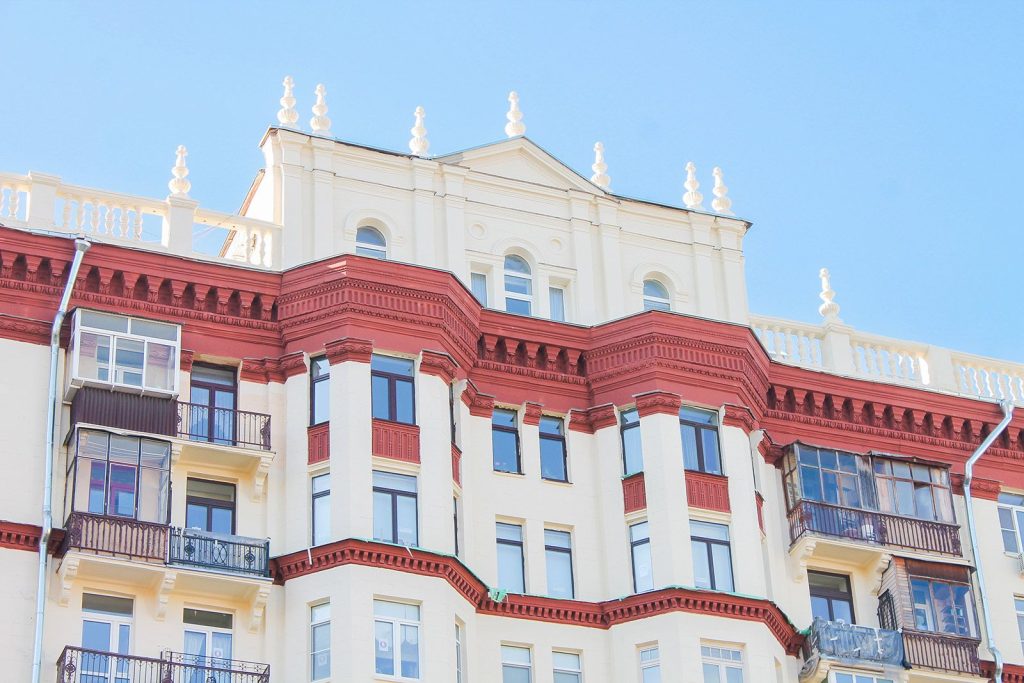 Несколько домов на ранее благоустроенных улицах восстановили в центре столицы