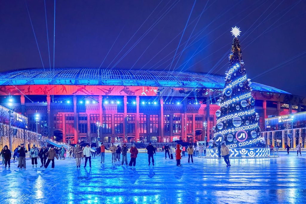 Парк Горького или «Лужники»: юные москвичи выберут лучшую ледовую площадку