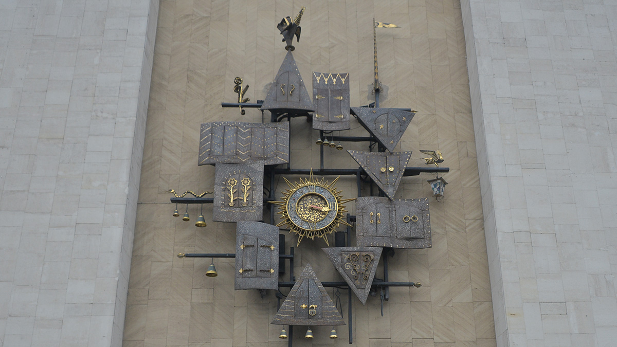 В 2019 году уникальный механизм получил статус объекта культурного наследия регионального значения, а в июле 2025 года часы начали реставрировать. Фото: Анна Малакмадзе, «Вечерняя Москва»