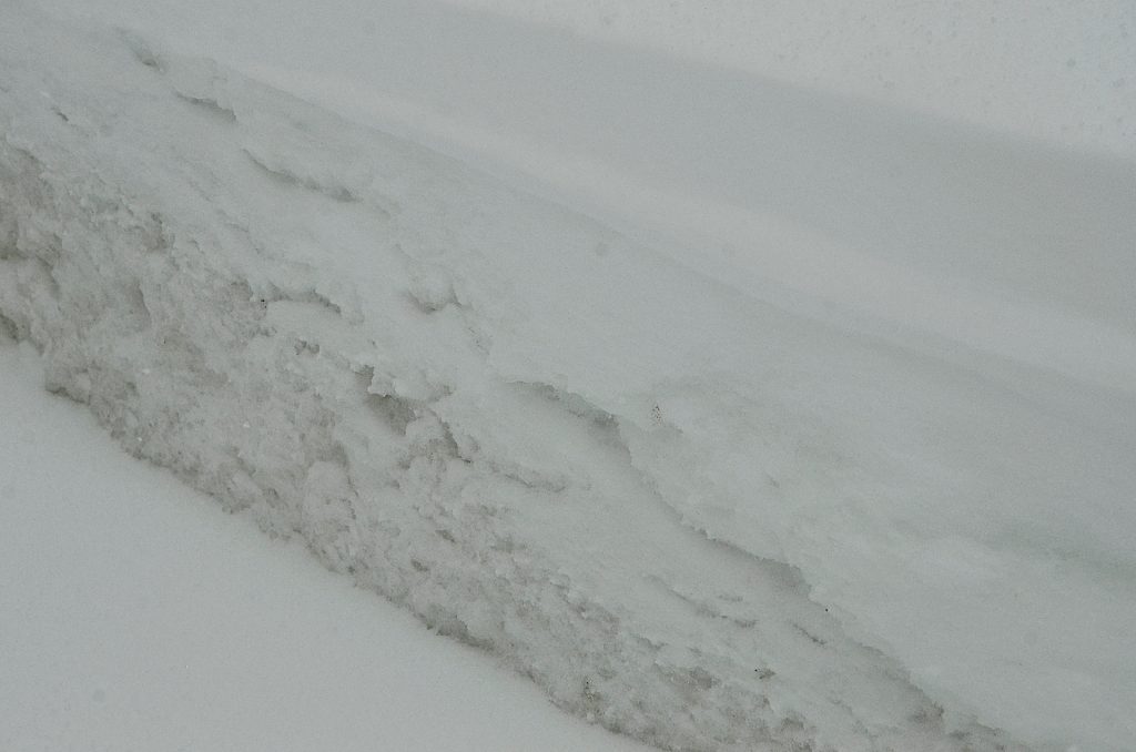 Московская дюна, или Снежный вал на Миусской площади вывезут на снегосплавные пункты