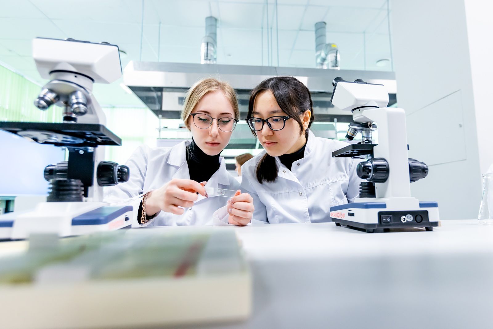 Будущим врачам предоставили возможность посетить Первый московский государственный медицинский университет имени Ивана Сеченова и Российский национальный исследовательский медицинский университет имени Николая Пирогова. Фото: пресс-служба Департамента образования и науки города Москвы