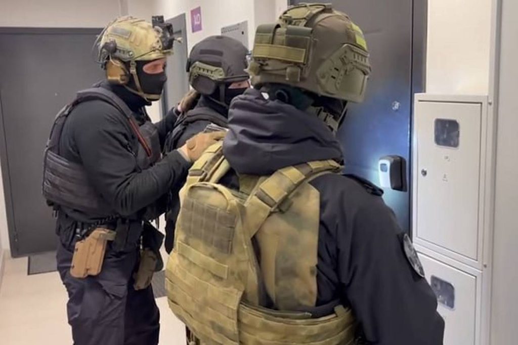 При участии столичного спецназа Росгвардии задержаны члены группы, обслуживавшей телефонных мошенников