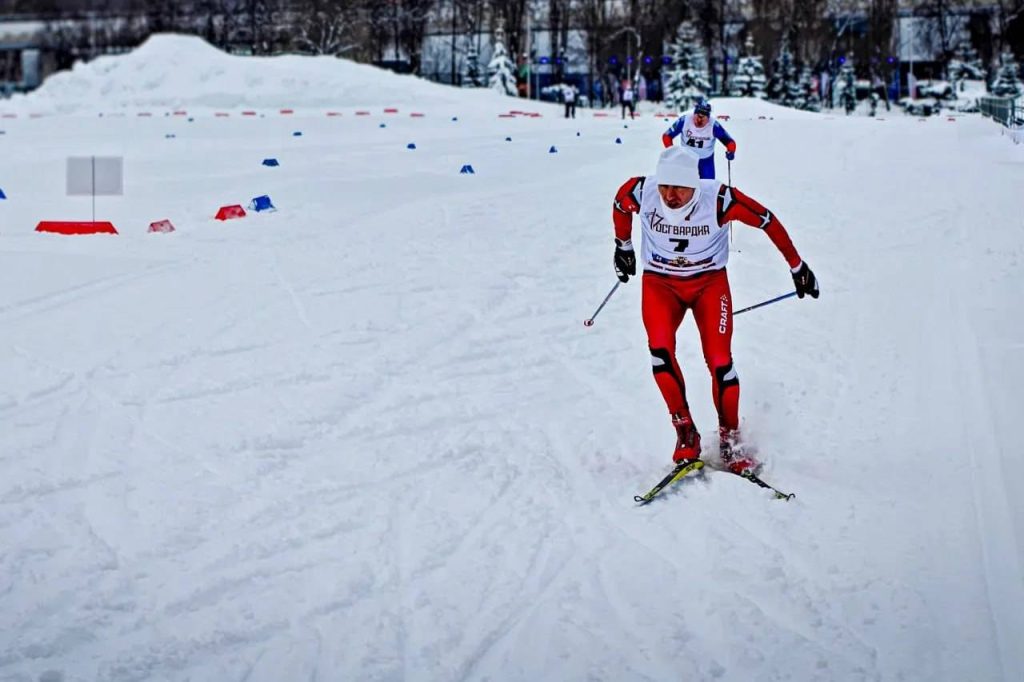 В  столичном главке Росгвардии прошли соревнования по лыжным гонкам и зимнему офицерскому троеборью